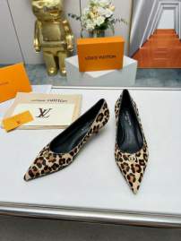 Picture of Louis Vuitton Shoes _SKULVsz35-414cmmnf032013542